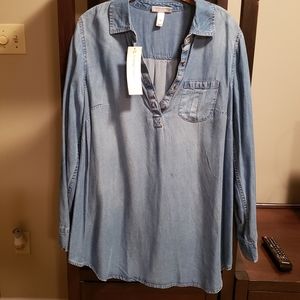 Liz Lange Maternity collar loose fit denim 1/4 button shirt